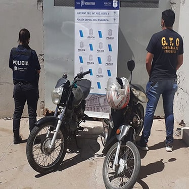 GONZ. MORENO: APREHENDIERON  A DOS MASCULINOS MAYORES DE EDAD  QUE CIRCULABAN EN MOTOS SUSTRAÍDAS EN LA CIUDAD DE AMÉRICA