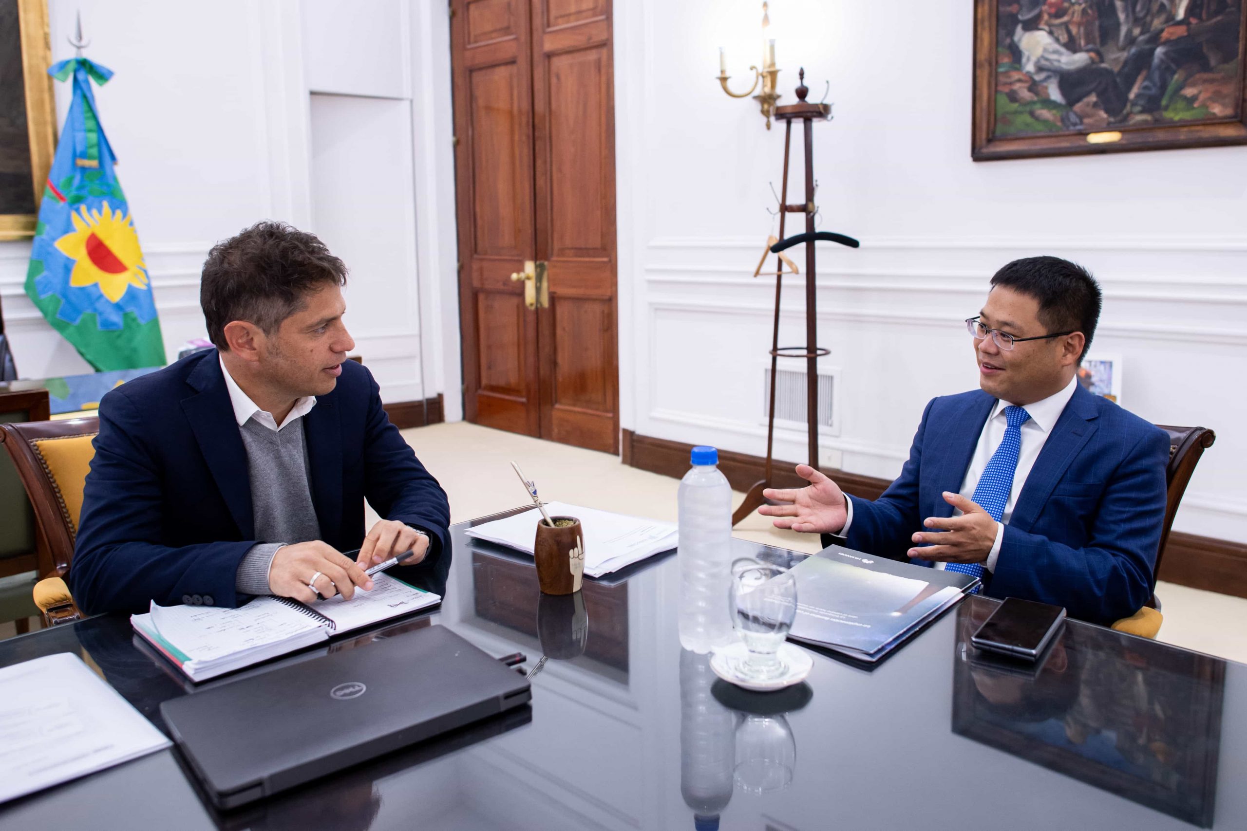 Kicillof recibió a autoridades de Huawei Argentina