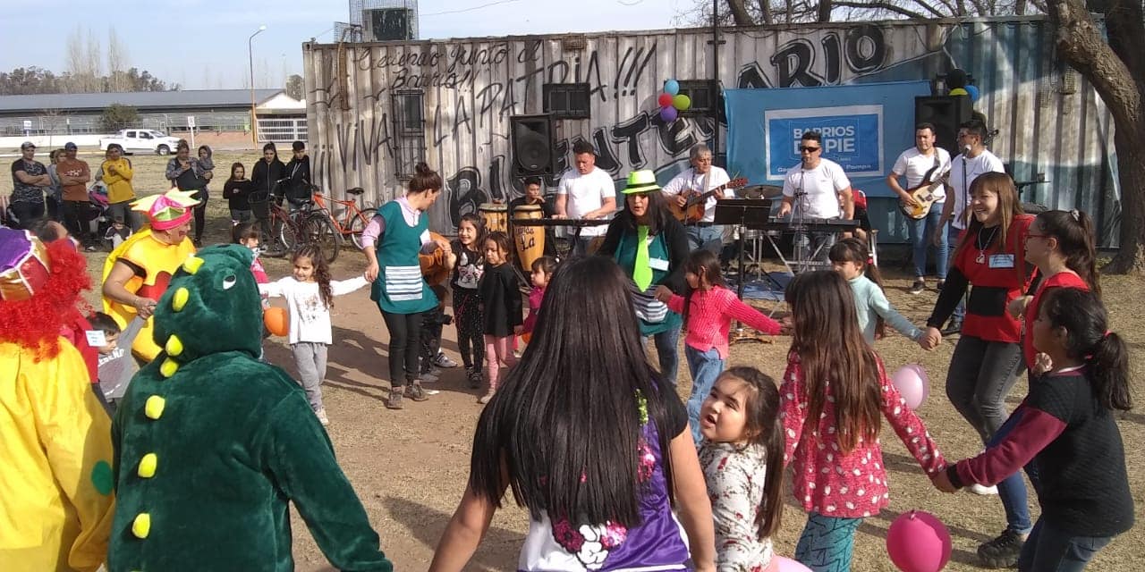 Gral. Pico: Los vecinos del Barrio Federal festejaron el día de la niñez a pura alegría