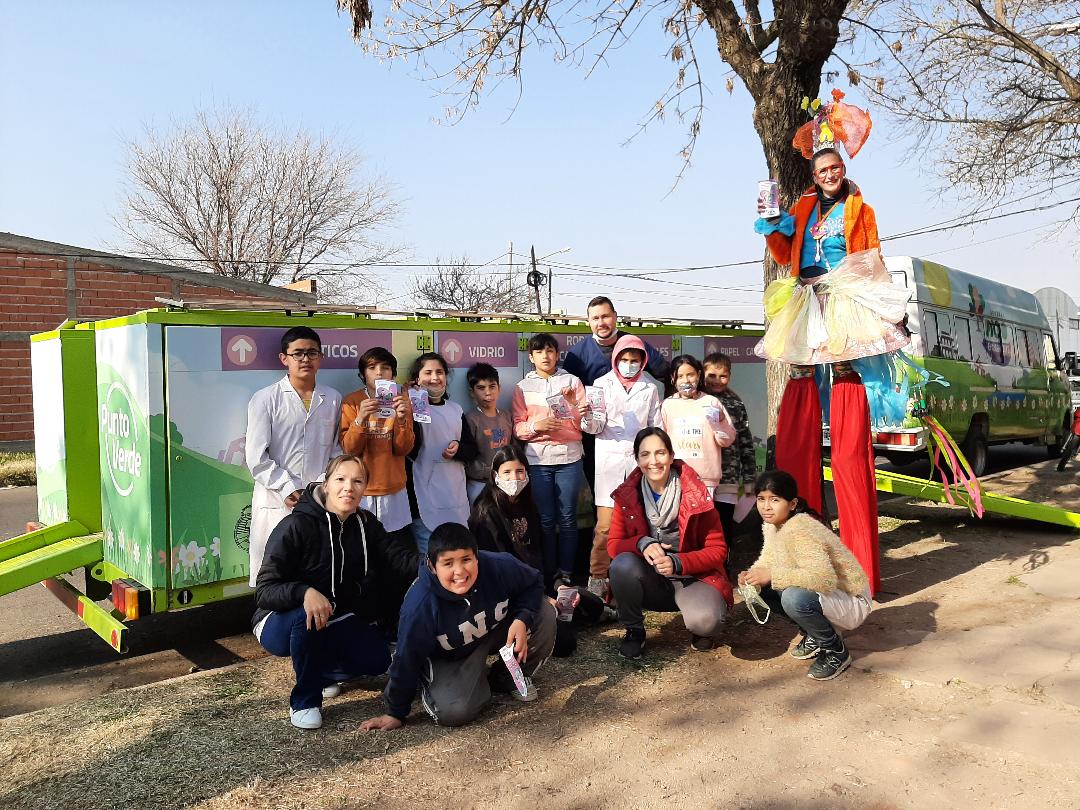 LA MUNICIPALIDAD BRINDÓ UNA CHARLA SOBRE CONCIENTIZACIÓN AMBIENTAL EN LA ESCUELA N°6