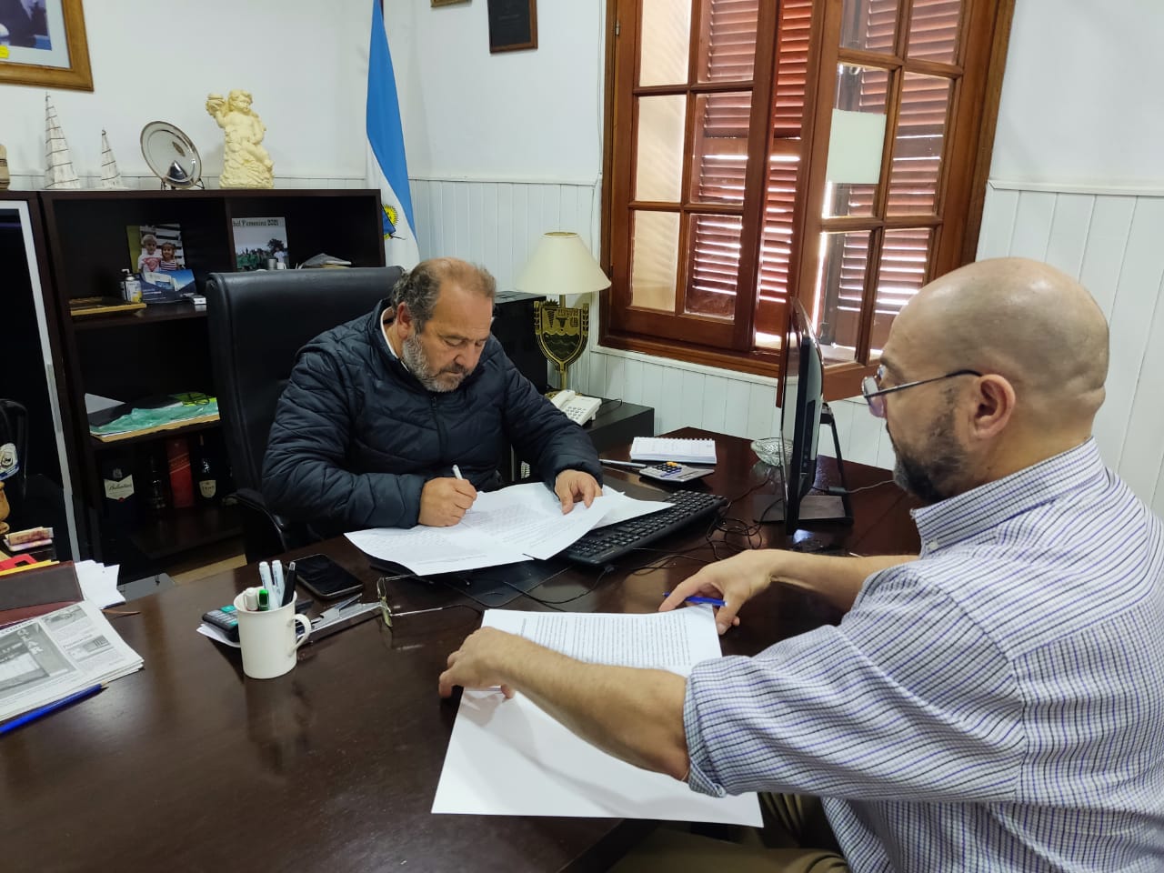 Bernardo Larroudé recibieron luminarias LED