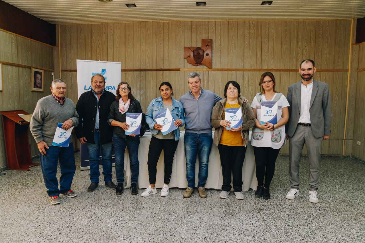 Entregaron préstamos Rucalhué a residentes en Bernardo Larroudé