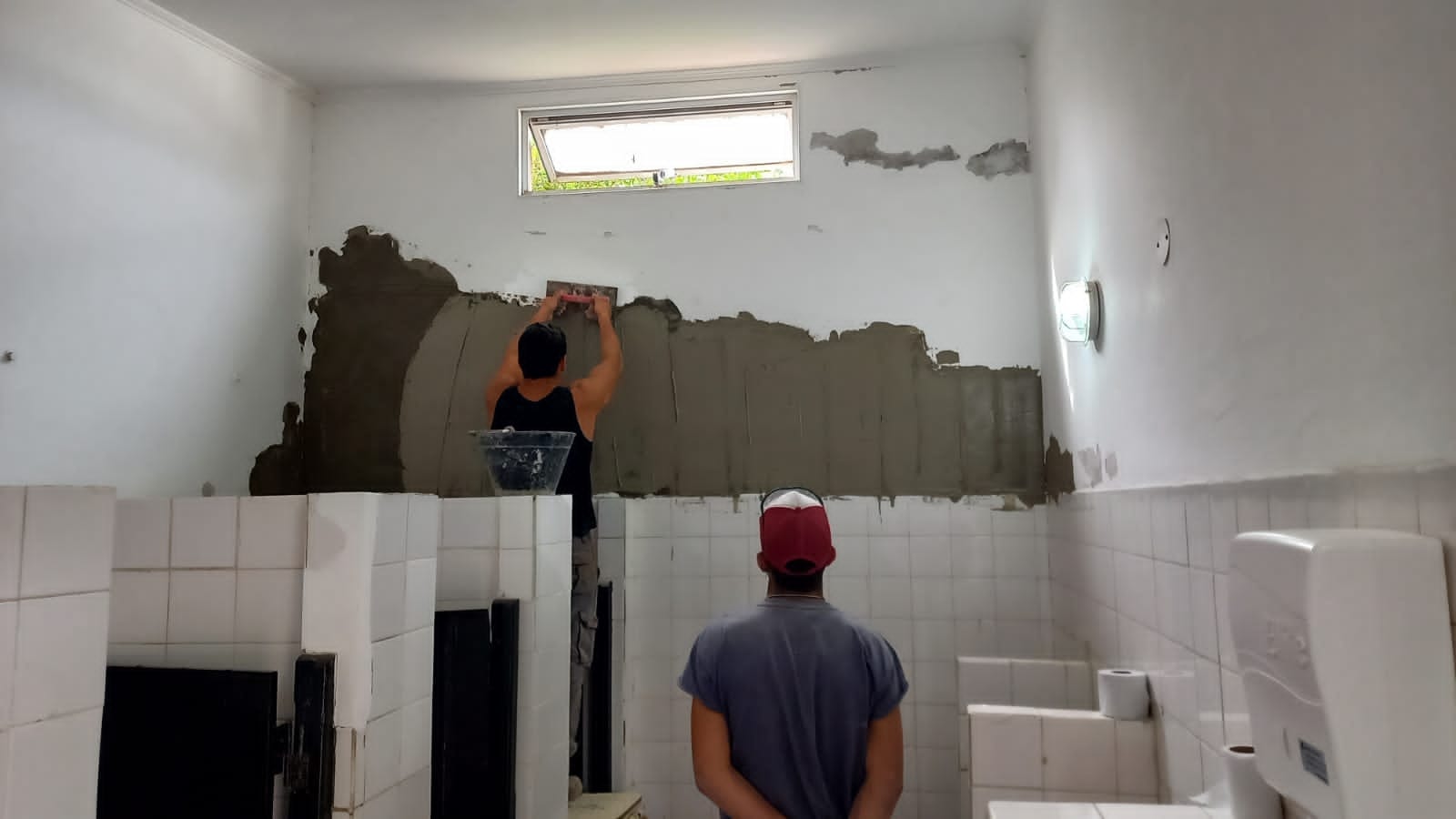 La Comunitaria inició trabajos de refacción y pintada en la secundaria de Gonzalez Moreno