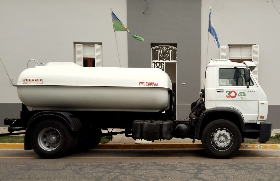 Trenque Lauquen: Mas Inversión para el distrito el municipio compro un camión Regador para 30 de agosto