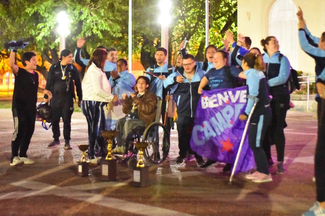 ALONSO RECIBIÓ A LOS Y LAS CAMPEONAS DE LOS JUEGOS PARAEPADE 2022