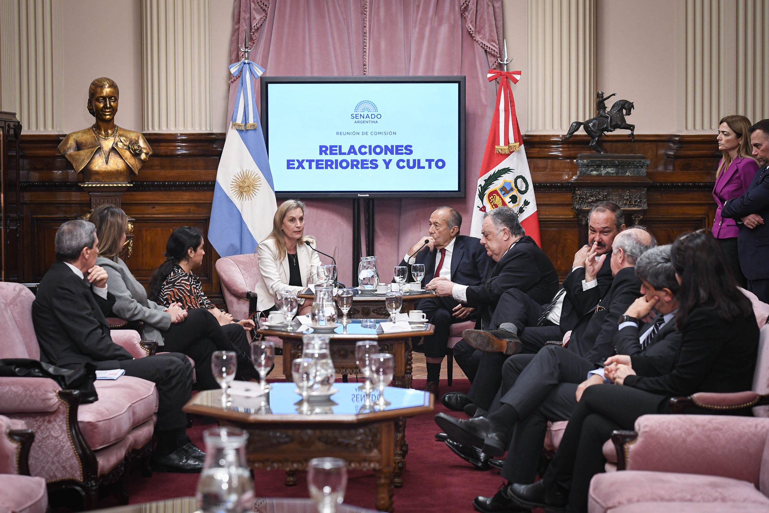 VISITA DE LA PRESIDENTA DE LA COMISIÓN DE RELACIONES EXTERIORES DEL CONGRESO DE PERÚ