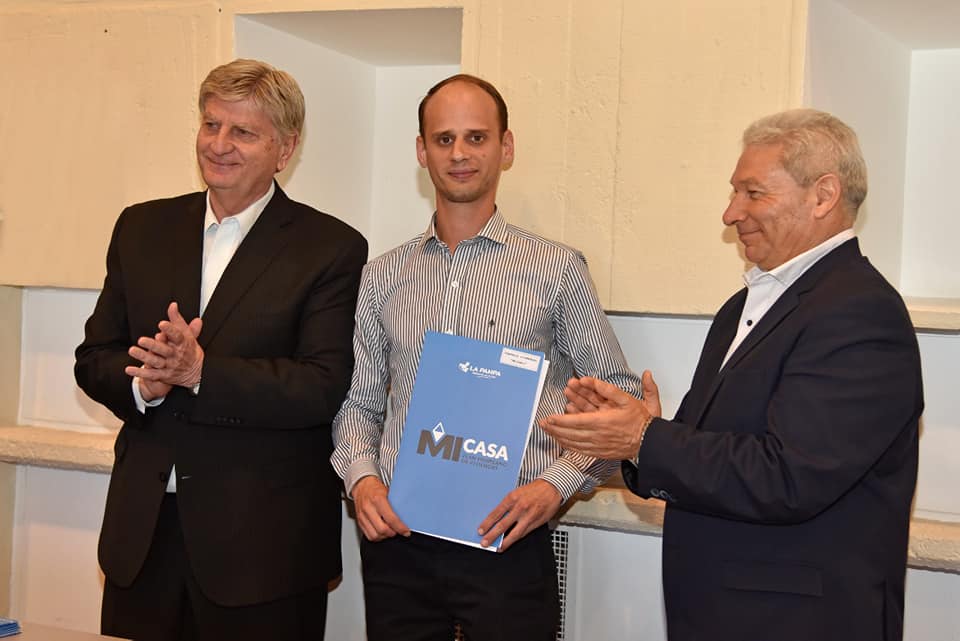 El intendente Pablo Cervellini firmó el convenio para la construcción de nuevas 6 viviendas