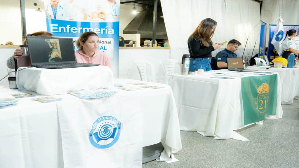 SE REALIZA UNA NUEVA EDICIÓN DE LA EXPO CARRERAS PARA ADULTOS