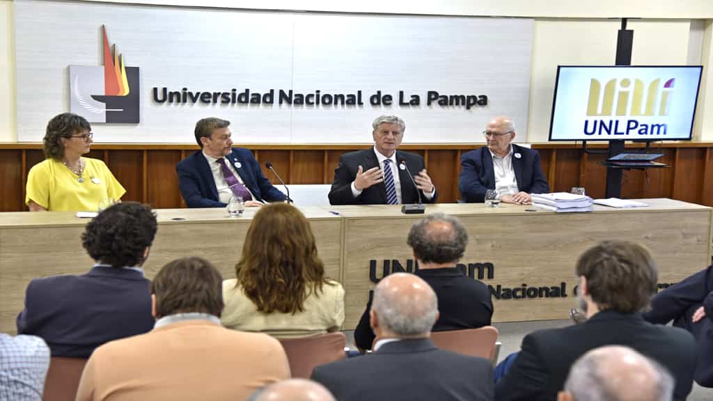 El Gobierno financia los estudios sobre los recursos hídricos y recibió informes finales de la Universidad Nacional de La Pampa