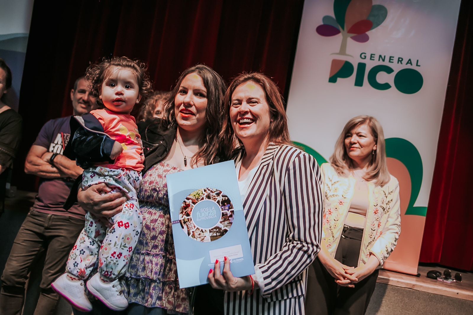 EL MUNICIPIO ENTREGÓ 77 MICROCRÉDITOS DEL GOBIERNO DE LA PROVINCIA