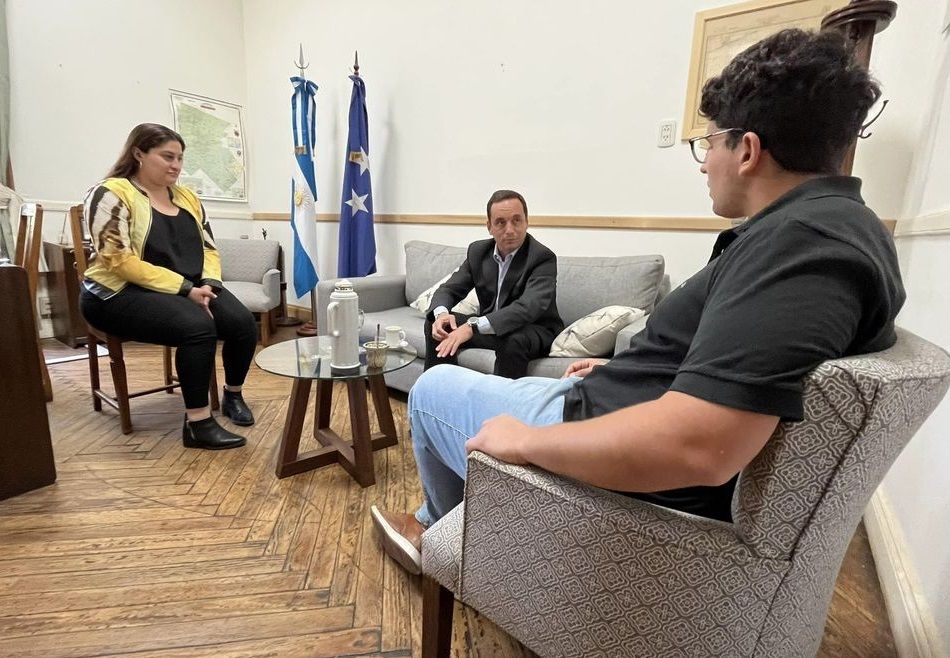 Nahuel Mittelbach y María Pia Garbuglia se reunieron con el secretario de Extensión Académica de la UNNOBA