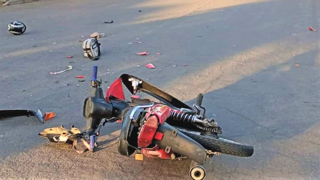 Gral. Pico: 2 Motociclistas heridos tras chocar con automóvil