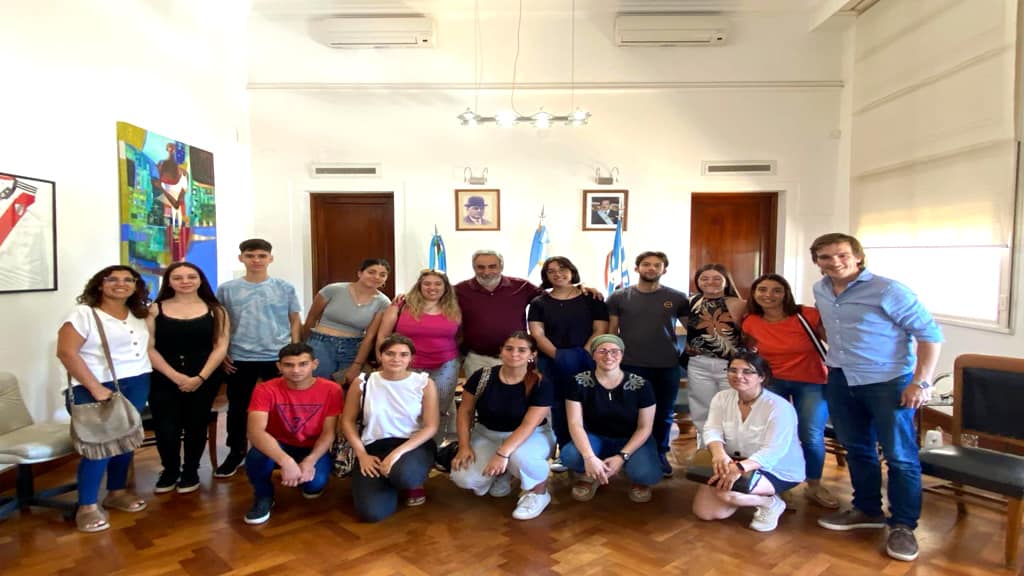 EL INTENDENTE FERNÁNDEZ RECIBIÓ A UN GRUPO DE CHICOS/AS QUE PARTICIPARON DEL CD JUVENIL