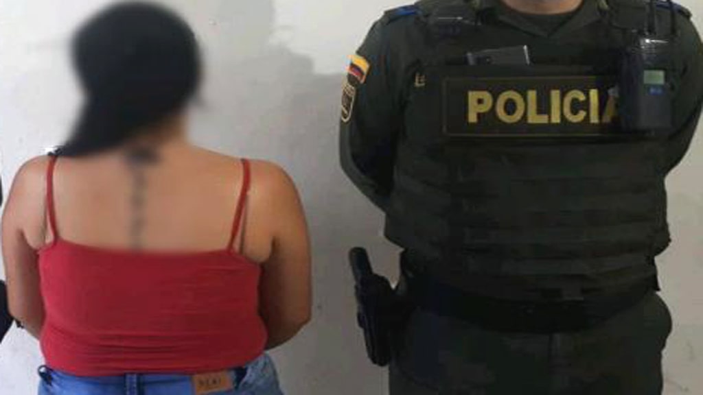 Mujer de 26 años terminó detenida por atacar a su hijo, con un garrote