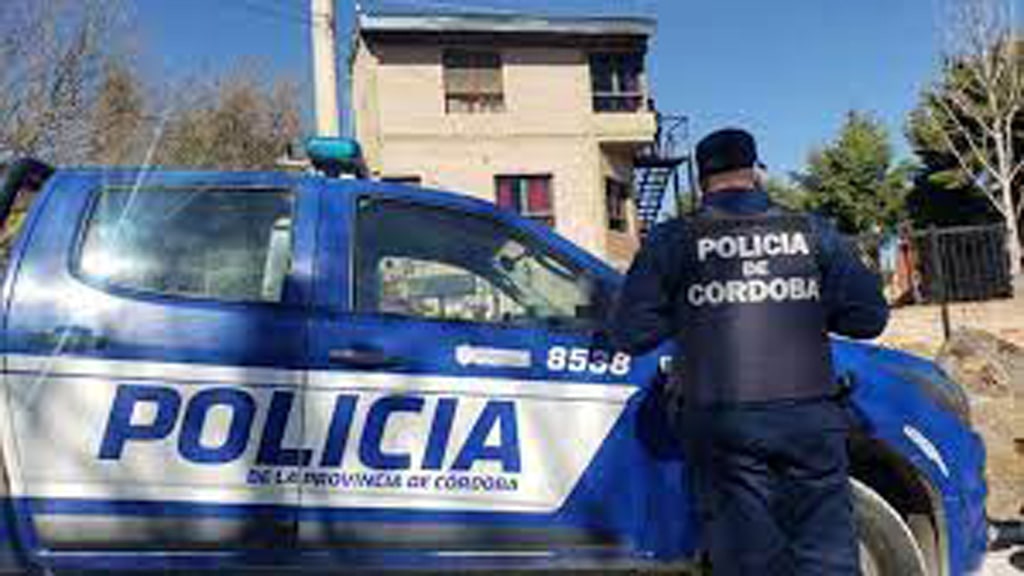 Urgente: Una agente policial mató a su hijo, hirió gravemente a su hija