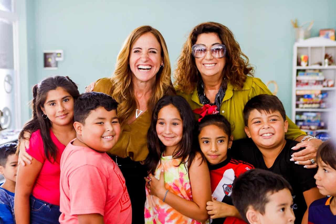 Victoria Tolosa Paz entregó herramientas a talleres familiares