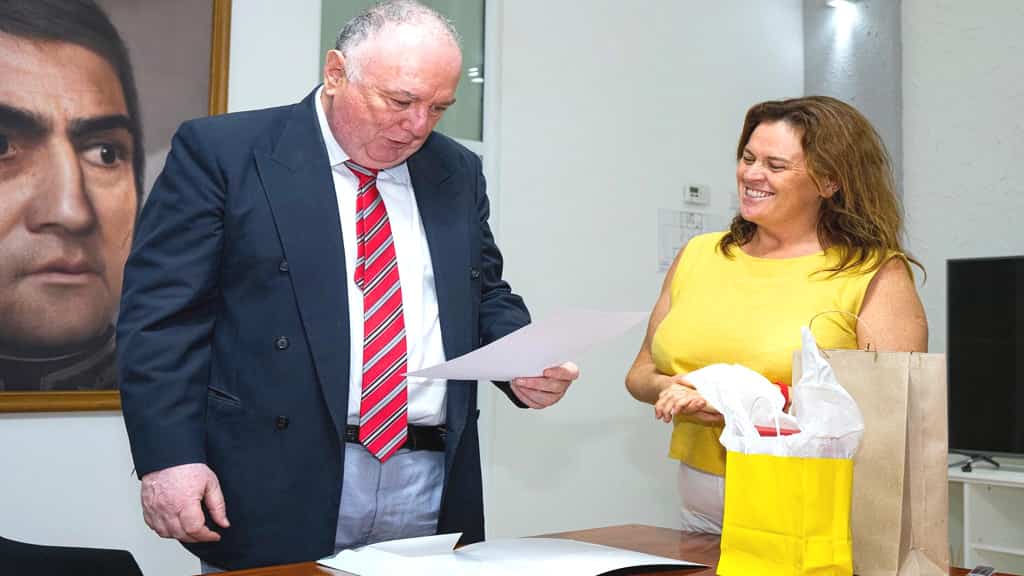 FERNANDA ALONSO RECIBIÓ AL CÓNSUL GENERAL DE ESPAÑA