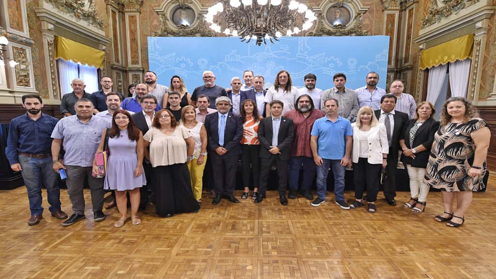 La Provincia cerró el acuerdo paritario con estatales y docentes