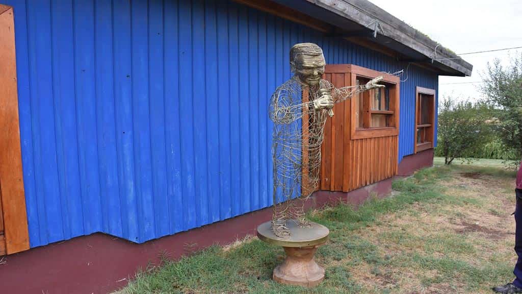 EL ARTISTA PLÁSTICO “PALI” LUNA REALIZÓ LA OBRA ESCULTÓRICA QUE RECORDARÁ AL CANTANTE POPULAR HERALDO OROZCO