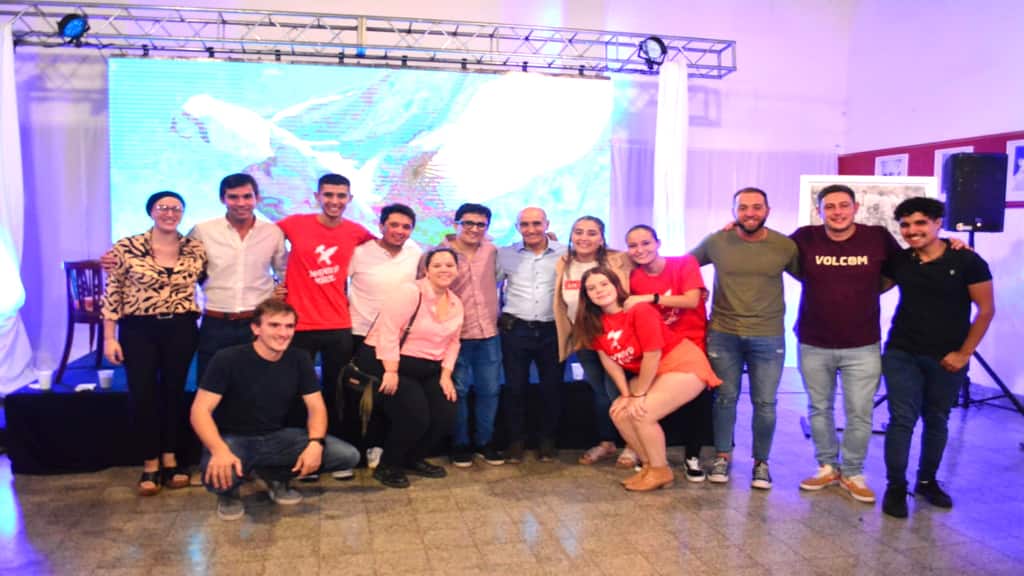 DANIEL SALVADOR PRESENTE EN EL MULTITUDINARIO ACTO DE LA UCR