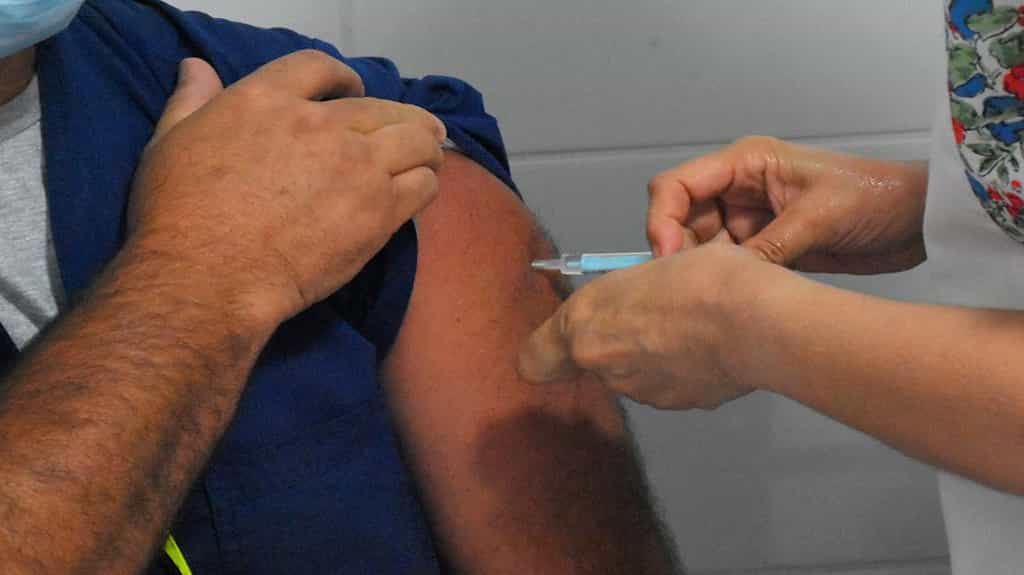 SE RECIBIERON VACUNAS SINOPHARM Y MODERNA BIVARIANTE RE TOMÁNDOSE LA VACUNACIÓN EN ALGUNOS GRUPOS ETARIOS