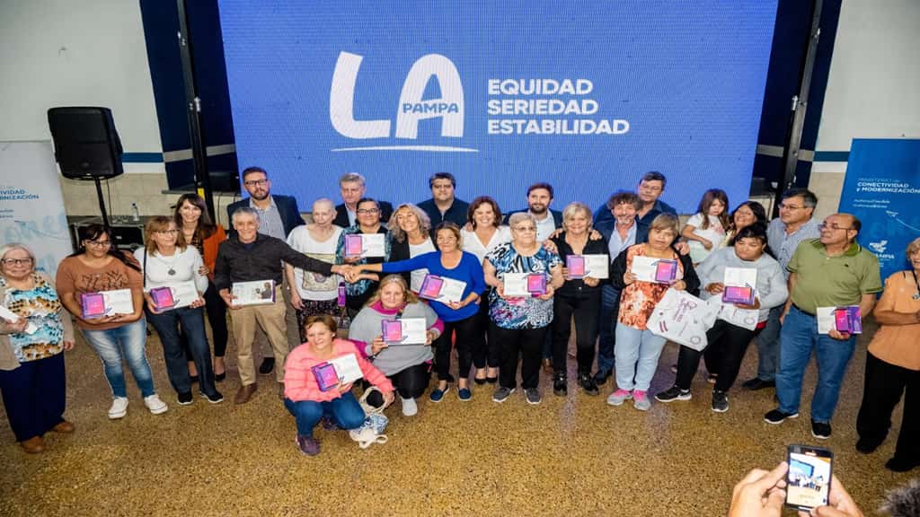 Gral. Pico: Se entregaron 800 tablets del programa Conectando con vos