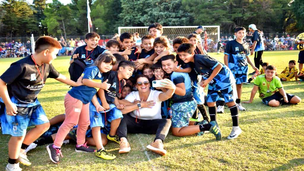 Más de 2000 niños y niñas participaron de la apertura del torneo Rufino Abalo