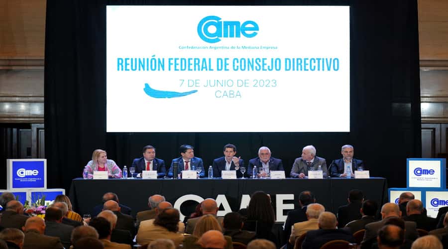 Wado de Pedro instó a los empresarios a pensar un modelo productivo