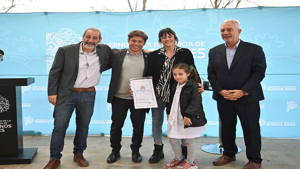 Se entregaron 126 títulos de propiedad gratuitos para familias