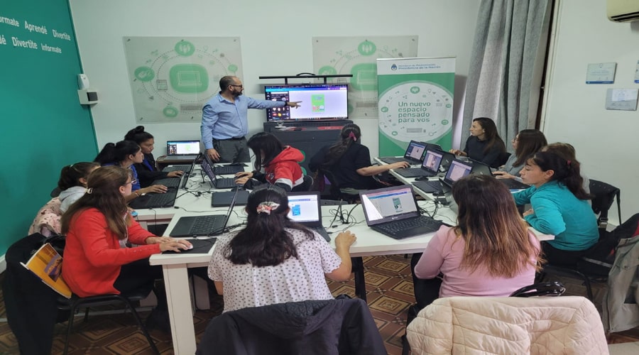 Comenzó el Taller de Diseño en Punto Digital General Villegas