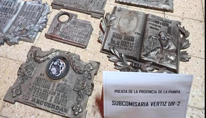 3 detenidos por el robo de placas en el cementerio