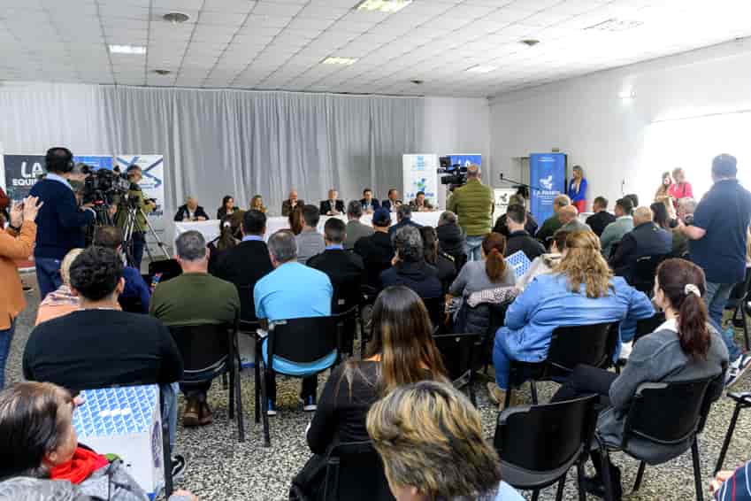 Sergio Ziliotto encabezó el acto de entrega de 46 créditos de Promoción Económica, tres para Alvear