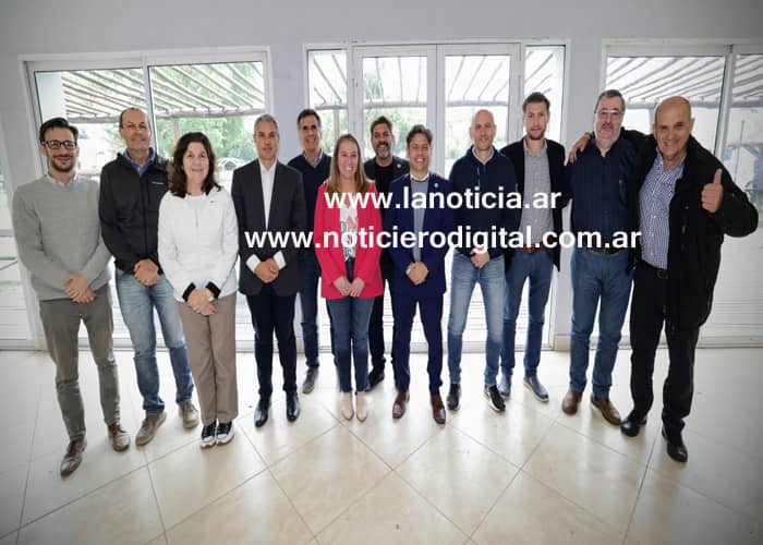 Juan Alberto Martínez se reunió con el gobernador Axel Kicillof entre otras autoridades