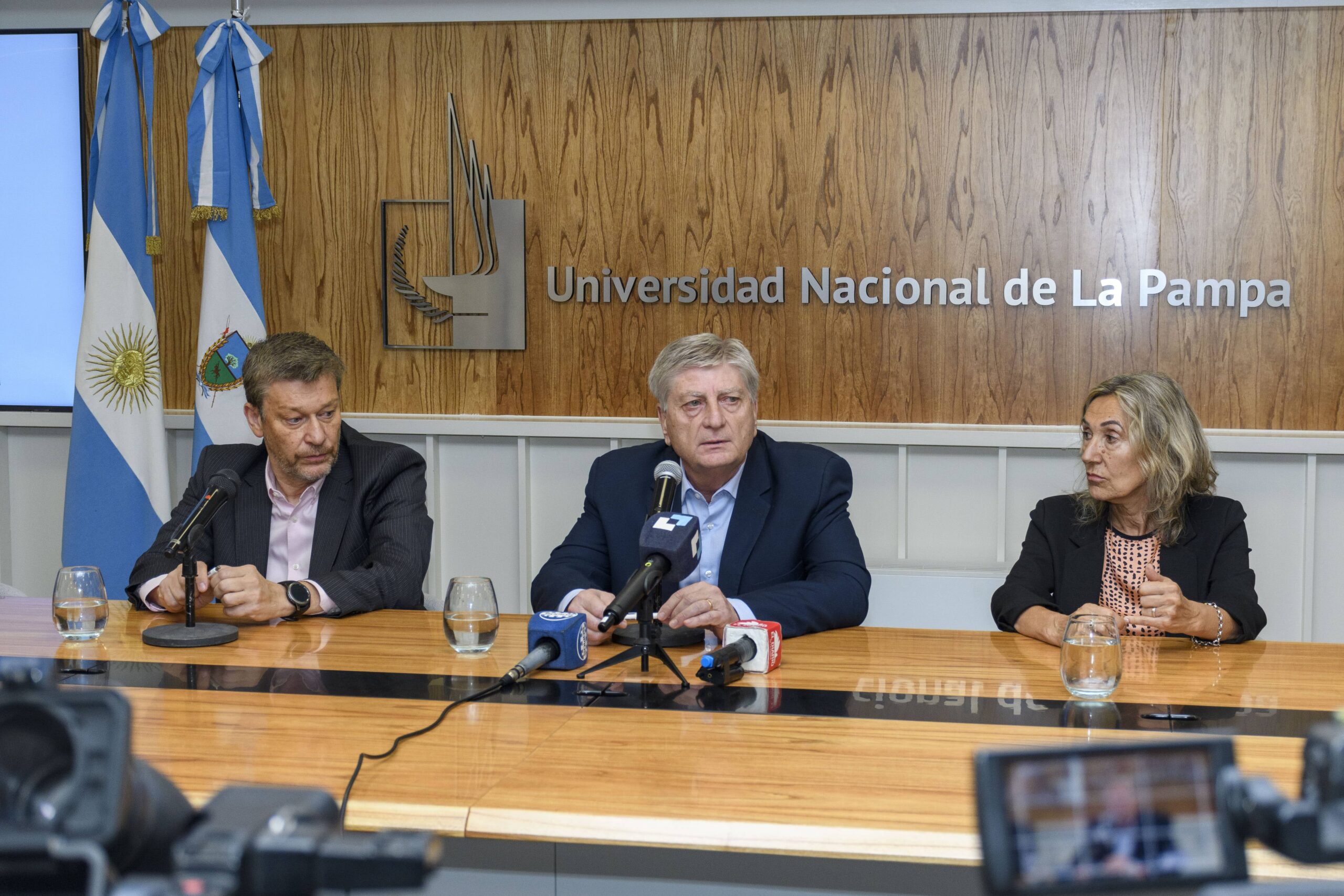 Sergio Ziliotto y el rector de la UNLPam Oscar Alpa, firmaron un convenio de donación de un terreno para la construcción de la sede de la Facultad de Ciencias de la Salud