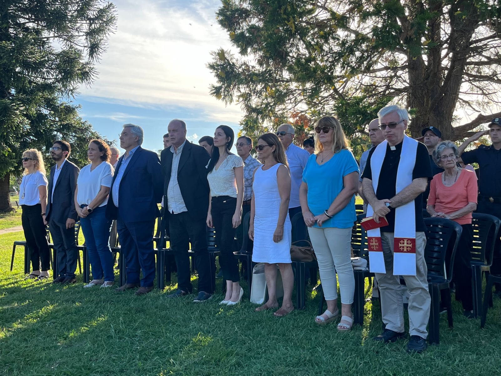 1° Mensaje a la comunidad de Villa Sauze brindado por intendente Gilberto Alegre