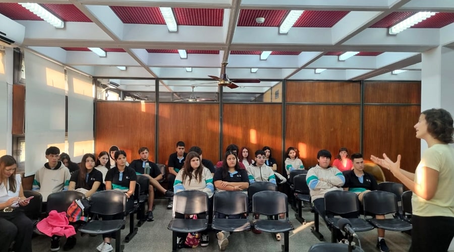 Educación + Justicia: Estudiantes del colegio Héroes de Malvinas asistieron a un debate oral en Gral. Pico.
