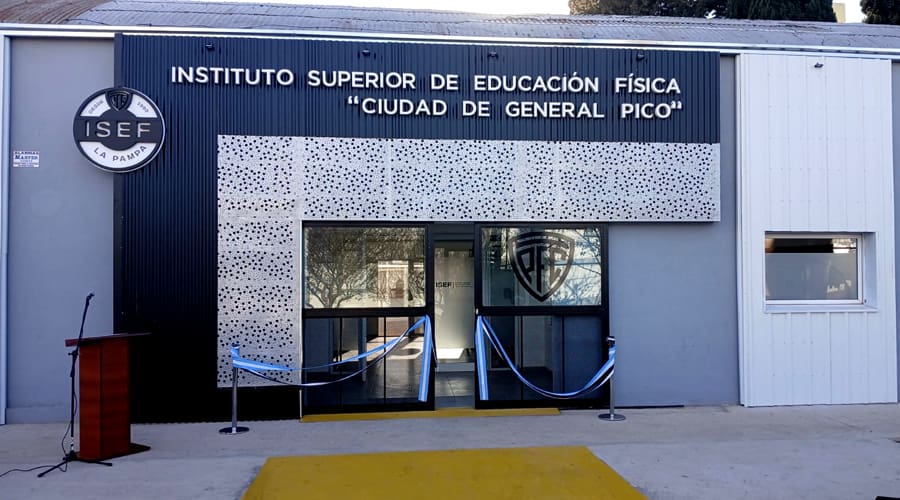 Fernanda Alonso inaugura el ISEF y destaca su legado por los 35 años